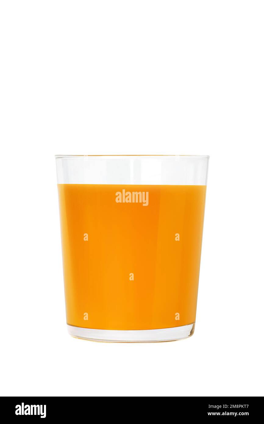 Verre de jus d'orange fraîchement pressé isolé sur fond blanc. Banque D'Images