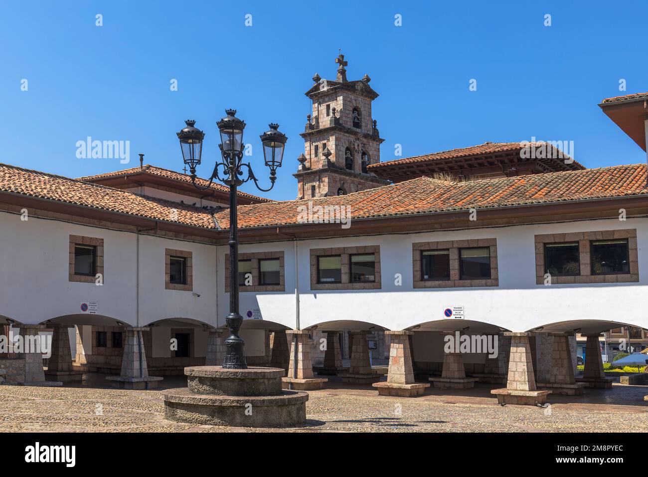 Place du marché à Cangas de Onis, Asturies, Espagne Banque D'Images