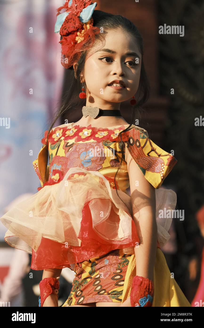 Un défilé de mode et un événement de maquillage se tient en face du Musée  Kartini à Jepara, en Indonésie Photo Stock - Alamy