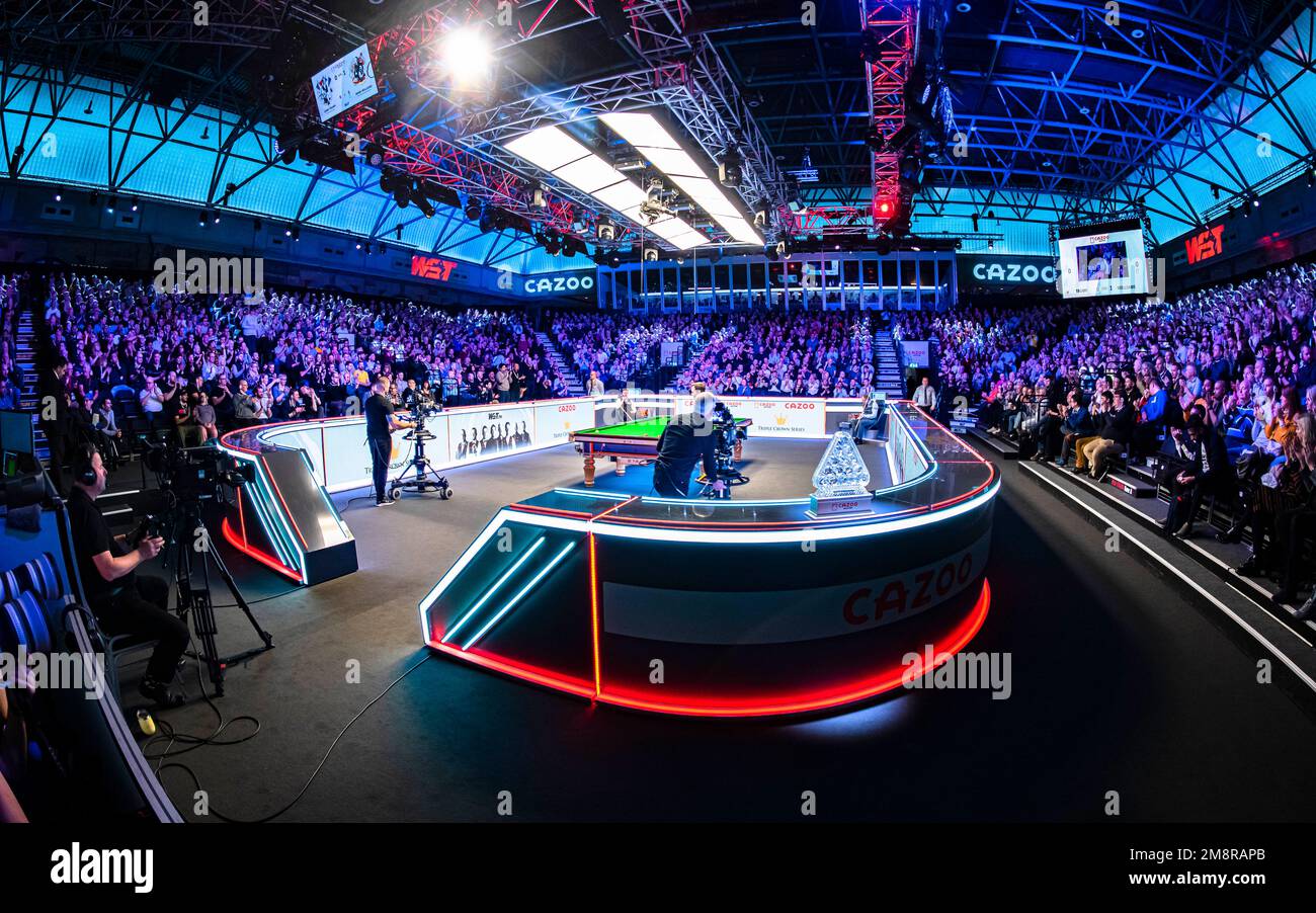 Londres, Royaume-Uni. 15th janvier 2023. Les fans applaudissent Judd Trump et Mark Williams lors de la finale lors du Cazoo Master 2023 - la finale au palais Alexandra dimanche, 15 janvier 2023, Londres, ANGLETERRE. Credit: Taka G Wu/Alay Live News Banque D'Images