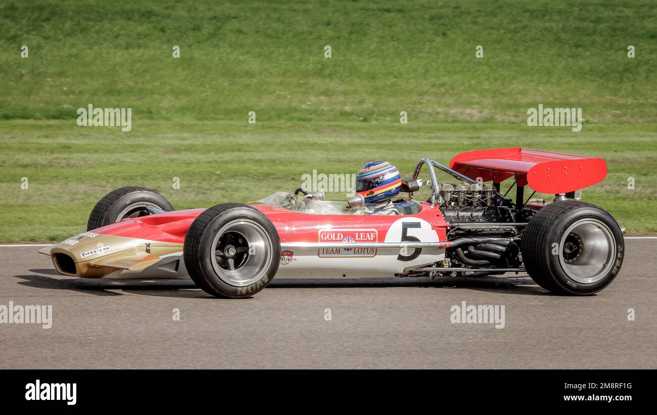 1968 Lotus-Cosworth 58 F1 monoplace pendant la parade de la fête de Graham Hill au Goodwood Revival 2022, Sussex, Royaume-Uni. Banque D'Images