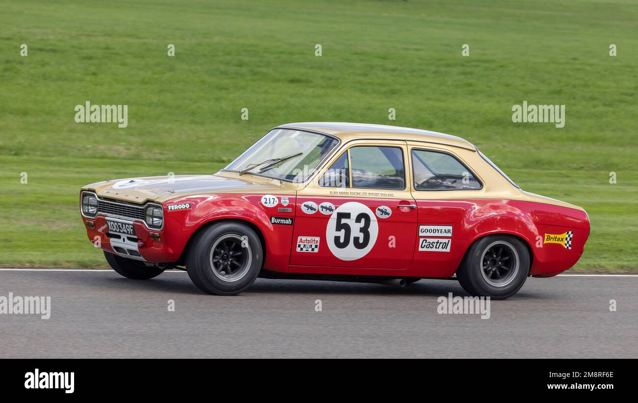 1968 Alan Mann Racing Ford Escort mk.I pendant le Graham Hill Celebration Parade au Goodwood Revival 2022, Sussex, Royaume-Uni. Banque D'Images