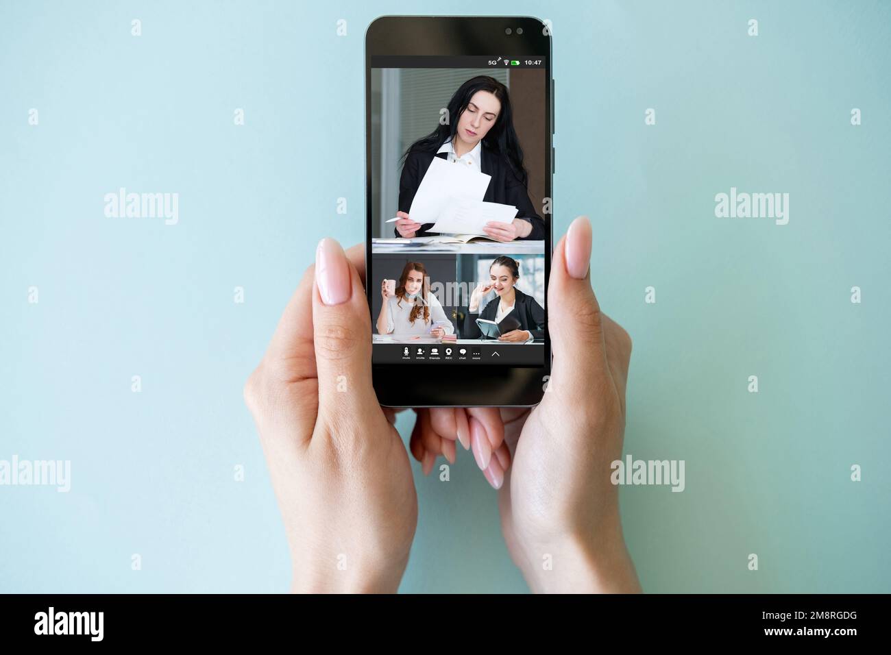 équipe d'affaires féminine de conférence mobile à l'écran Banque D'Images