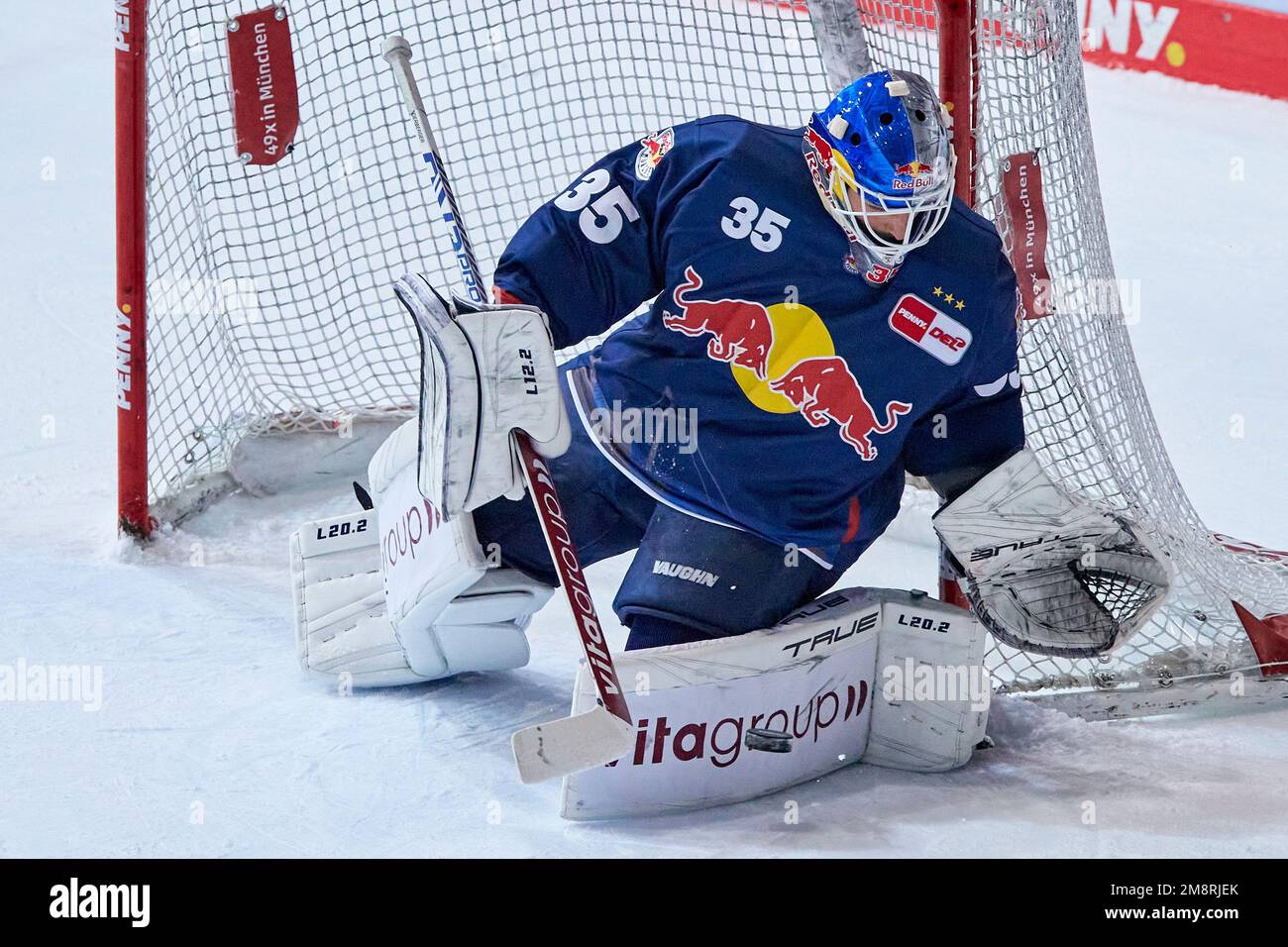 2022/23 DEL | RB München vs Schwenninger Wild Wings. NIEDERBERGER Mathias (RB München RBM35) Banque D'Images