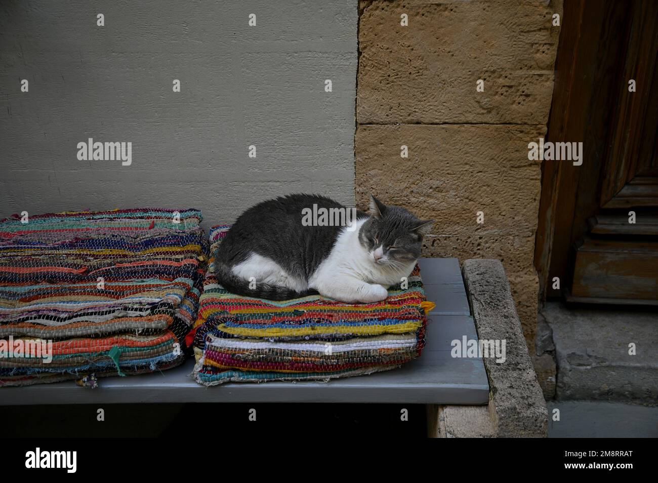 Tapis de kourelou traditionnel tissé à la main et coloré Photo Stock - Alamy