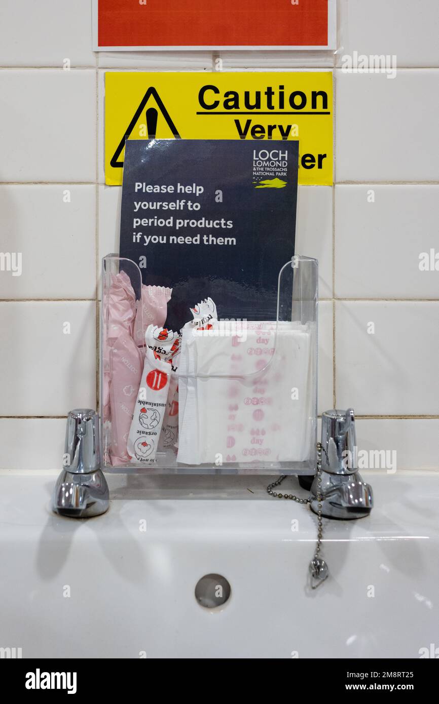 Produits d'époque gratuits disponibles dans les toilettes pour dames - Loch Lomond et le parc national de Trossachs, Écosse, Royaume-Uni Banque D'Images