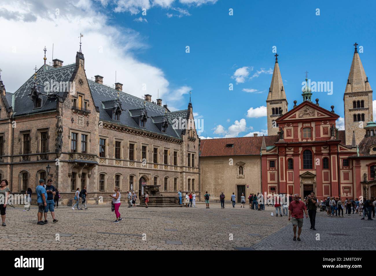 Petite église baroque à l'arrière de la rue Cathédrale de Vitus Banque D'Images
