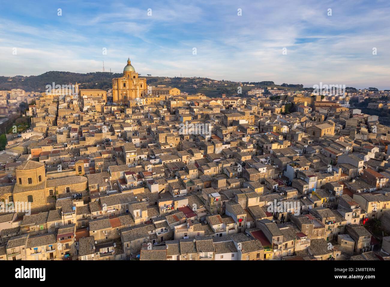 Maisons dans la ville médiévale de Piazza Armerina, Enna, Sicile, Italie - vue aérienne Cathédrale Cityscape en haut Banque D'Images