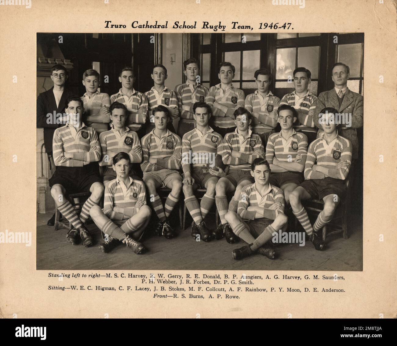 TRURO CATHEDRAL SCHOOL RUGBY TEAM 1946-1947 The Old Cathedral School Banque D'Images