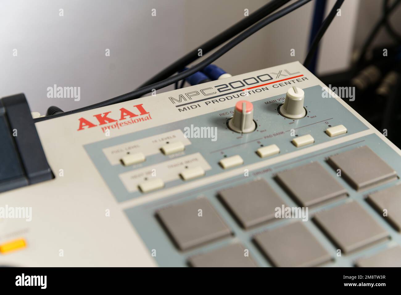 Un échantillonneur numérique AKAI MPC2000XL dans un studio d'enregistrement de musique à Bruton, Somerset. Banque D'Images