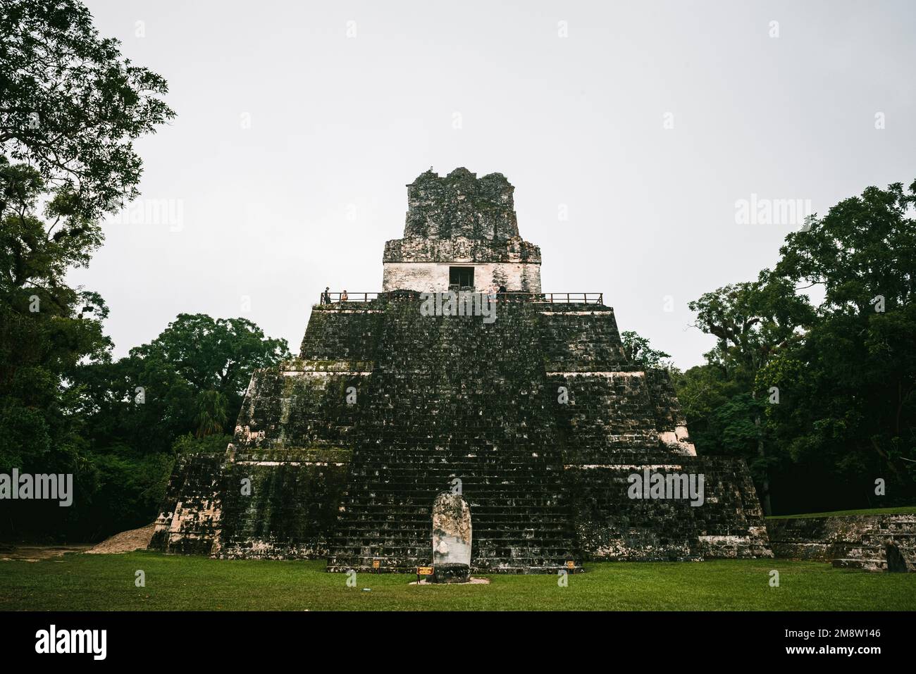 Temple 2 sur la Grand plaza à Tikal Banque D'Images