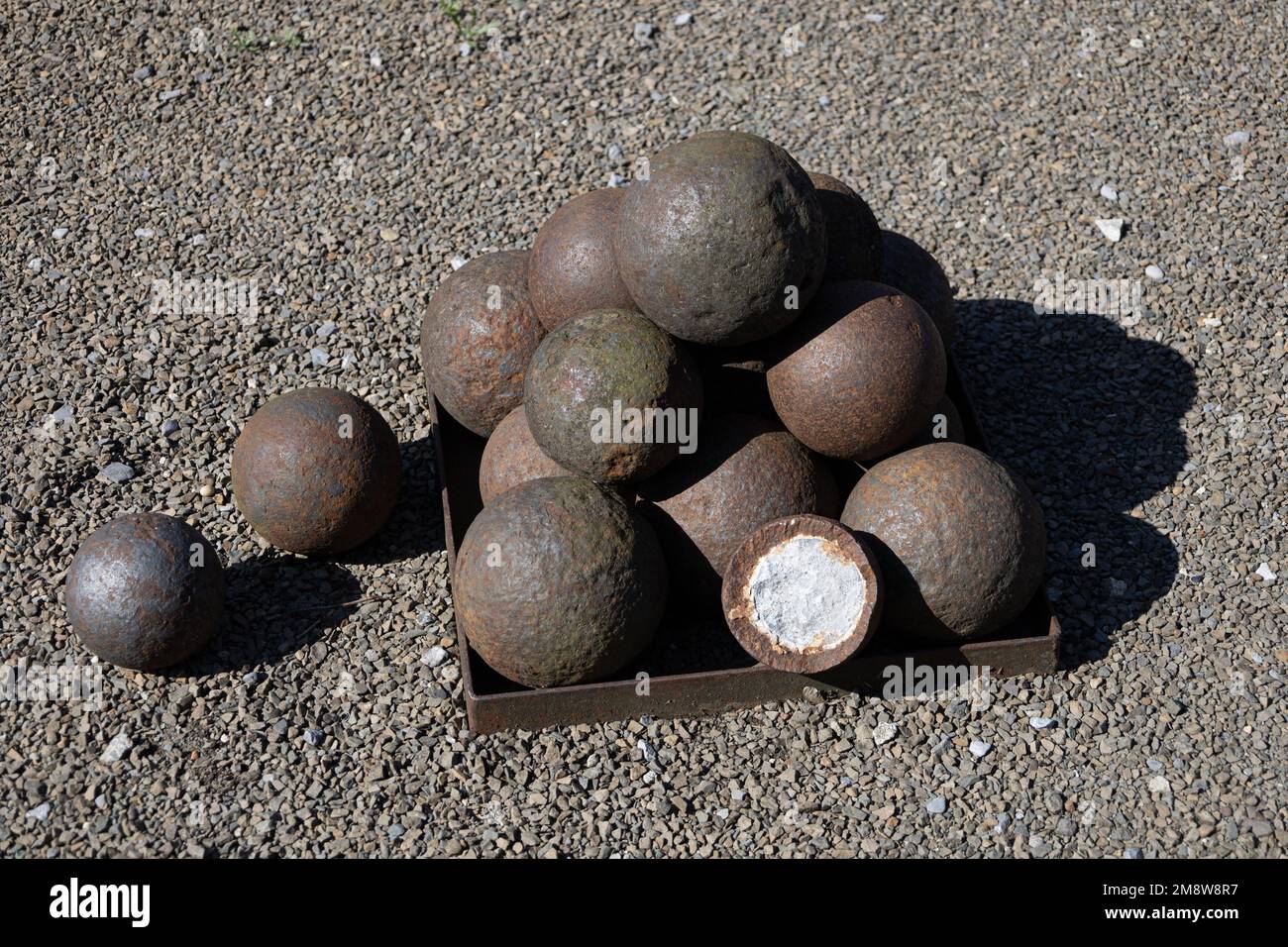 Stone cannon ball Banque de photographies et d'images à haute résolution -  Alamy