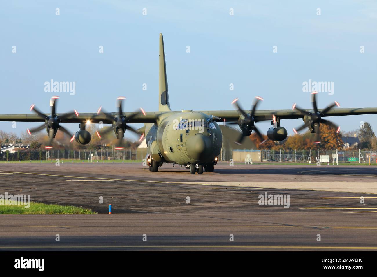Royal Air Force C-130 Hercules transport d'aéronefs en circulation en novembre 2021. Banque D'Images