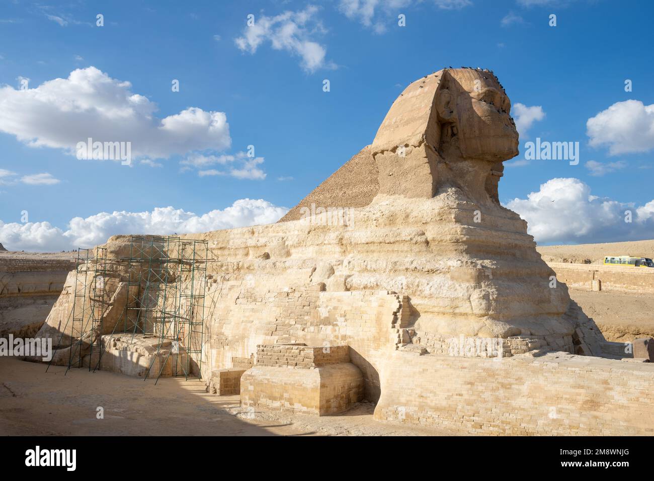 Le Grand Sphinx et la Grande Pyramide de Gizeh - la plus grande pyramide égyptienne et le tombeau de la quatrième dynastie pharaoh Khufu. Banque D'Images