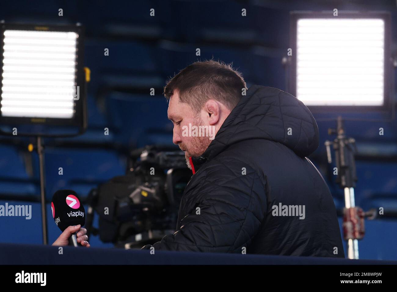 Cardiff, Royaume-Uni. 15th janvier 2023. Dai Young, le directeur du Rugby à Cardiff Rugby regarde pendant l'interview tv.European challenge Cup rugby, billard A match, Cardiff Rugby contre Newcastle Falcons au BT Sport Cardiff Arms Park à Cardiff, pays de Galles, le dimanche 15th janvier 2023. photo par Andrew Orchard/Andrew Orchard sports photographie/Alamy Live News crédit: Andrew Orchard sports photographie/Alamy Live News Banque D'Images