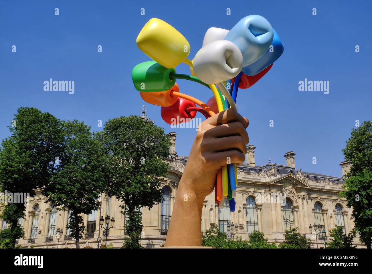 Paris : bouquet de tulipes de Jeff Koons dans le jardin du petit Palais à Paris, France Banque D'Images