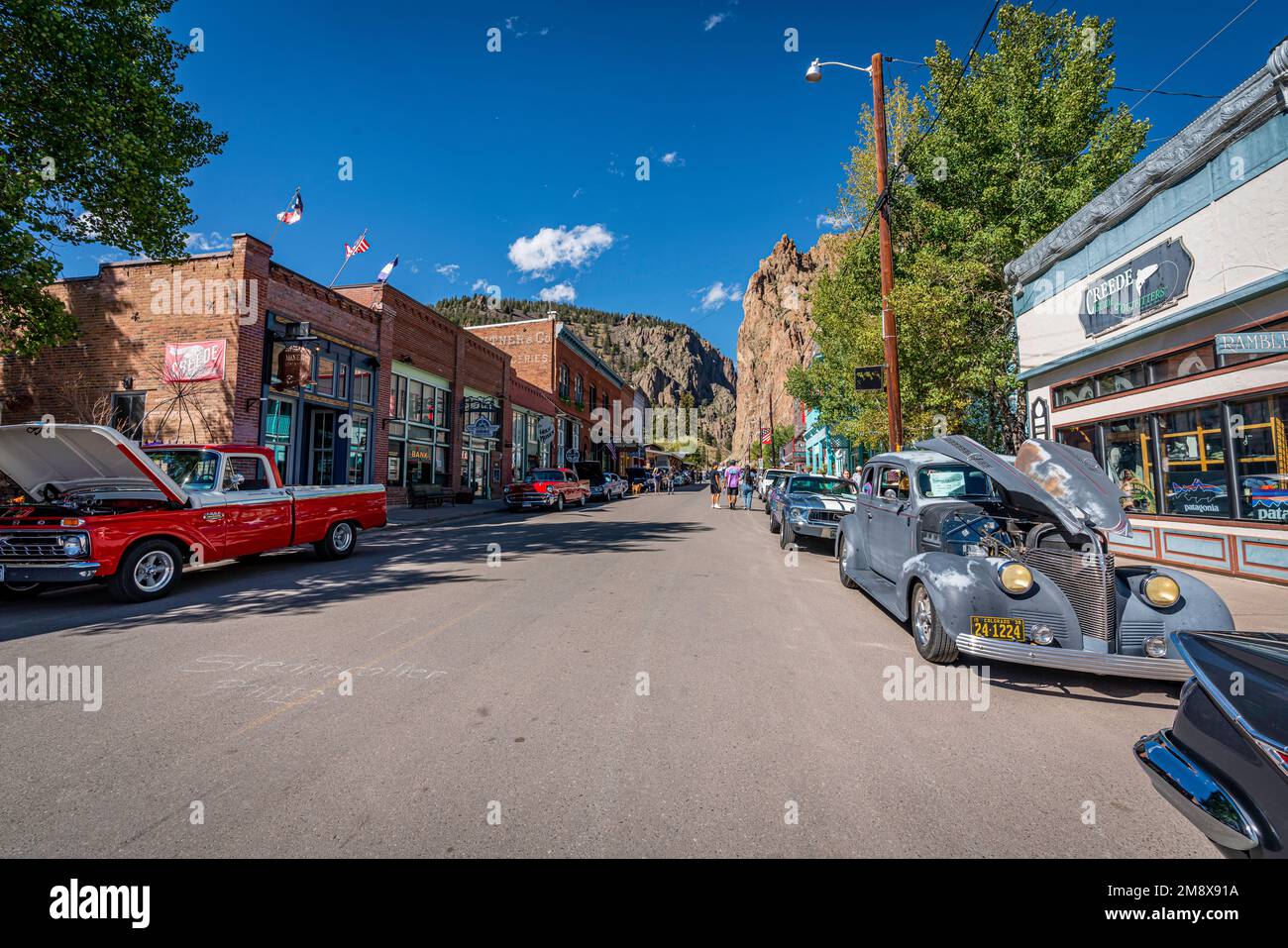 17 septembre 2022 - Un spectacle de voitures classique a lieu dans le centre-ville de Creede, Colorado. Banque D'Images