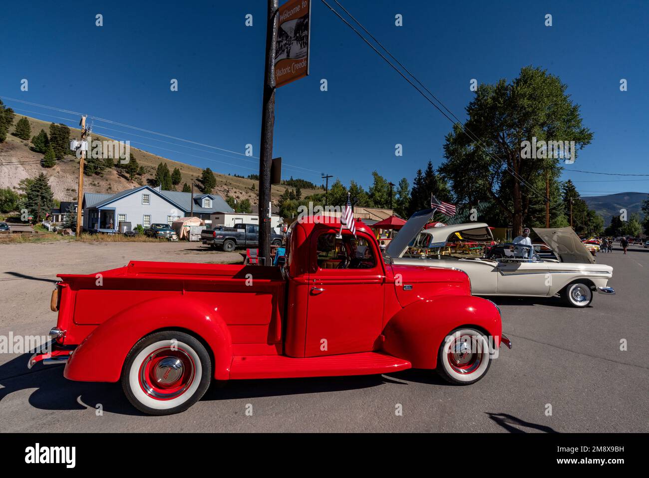17 septembre 2022 - Un spectacle de voitures classique a lieu dans le centre-ville de Creede, Colorado. Banque D'Images