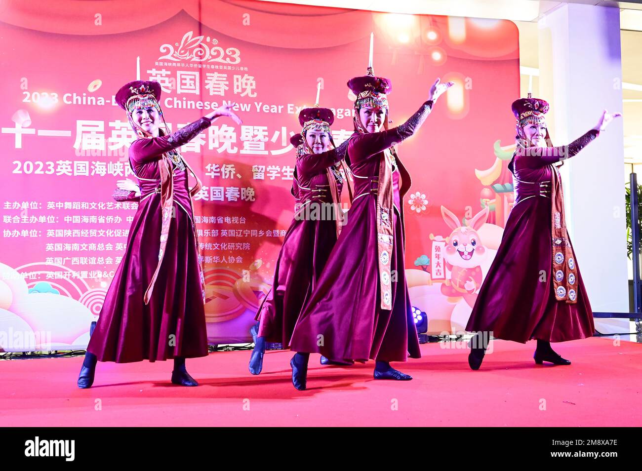 Londres, Angleterre, Royaume-Uni. 15 janvier 2023. La danse mongole perfroms à l'Extravaganza chinoise du nouvel an 2023 à la cour du pont. Crédit : voir Li/Picture Capital/Alamy Live News Banque D'Images