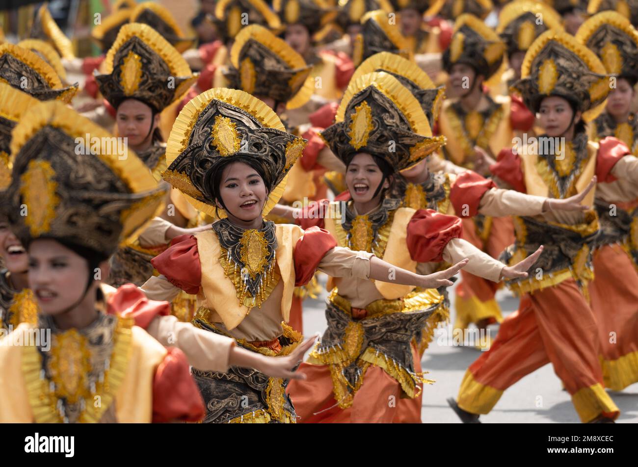 Festival Sinulog danseurs de rue pendant la Grande Parade 2023, Cebu City, Philippines Banque D'Images
