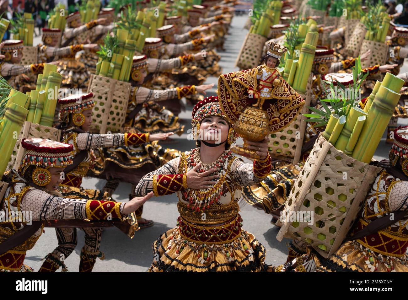 Festival Sinulog danseurs de rue pendant la Grande Parade 2023, Cebu City, Philippines Banque D'Images