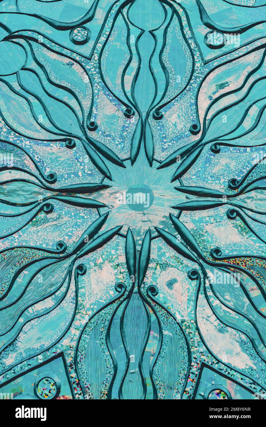 Une belle pièce d'art verticale, bleu et turquoise ornement mystique, dentelle, peinture créative Banque D'Images