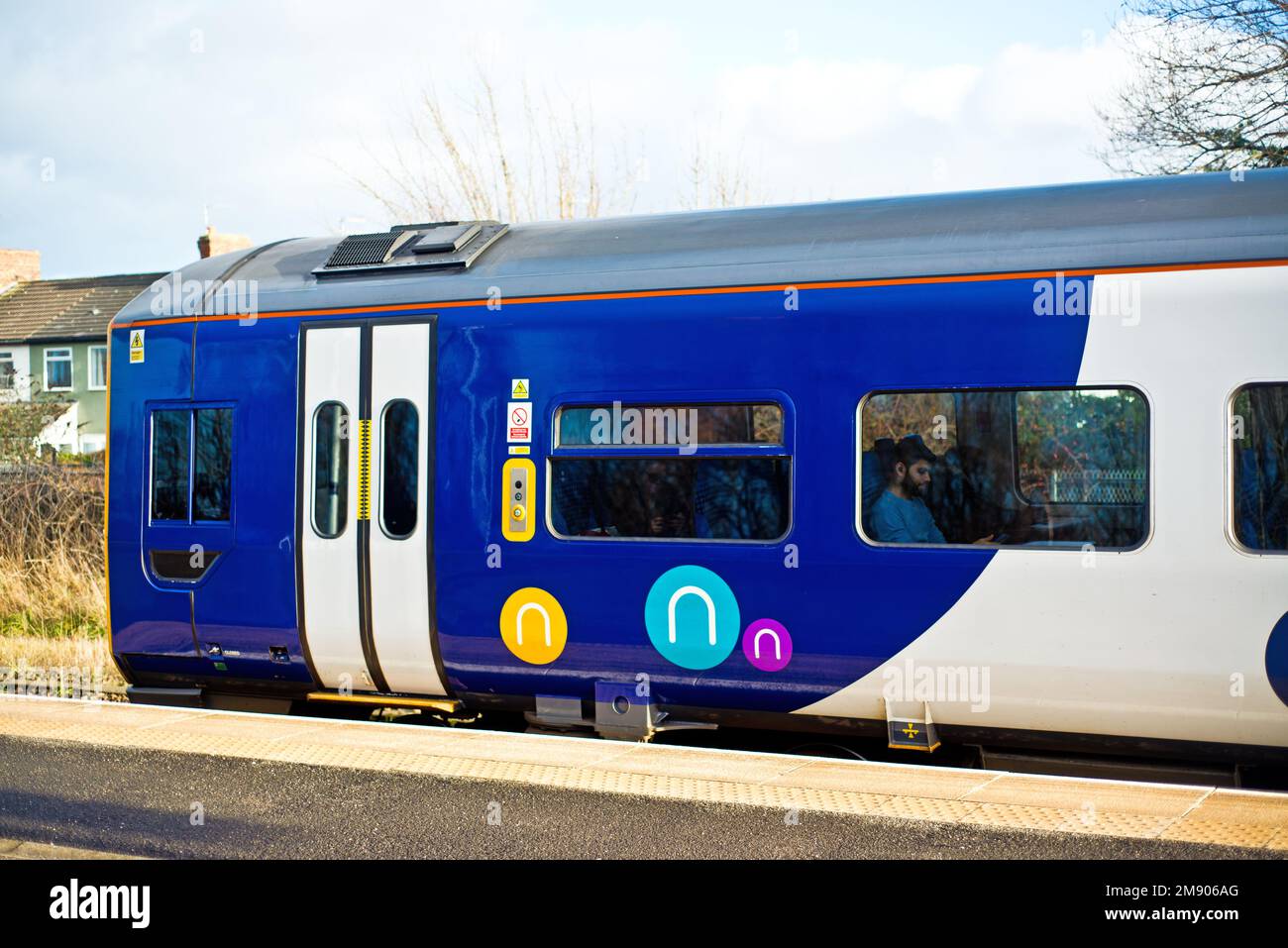 Northern train situé à Eaglescliffe Station, Stockton on Tees, Cleveland, Angleterre Banque D'Images