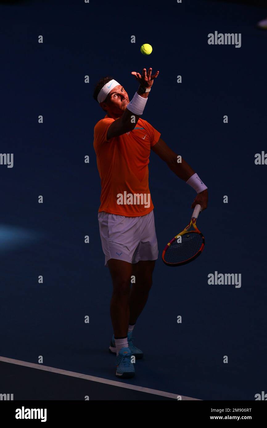 Melbourne, Australie. 16th janvier 2023. Rafael Nadal d'Espagne sert pendant le match de 1 entre Rafael Nadal d'Espagne et Jack Draper du Royaume-Uni jour 1 à l'Open de tennis australien 2023 à Rod laver Arena, Melbourne, Australie le 16 janvier 2023. Photo de Peter Dovgan. Utilisation éditoriale uniquement, licence requise pour une utilisation commerciale. Aucune utilisation dans les Paris, les jeux ou les publications d'un seul club/ligue/joueur. Crédit : UK Sports pics Ltd/Alay Live News Banque D'Images