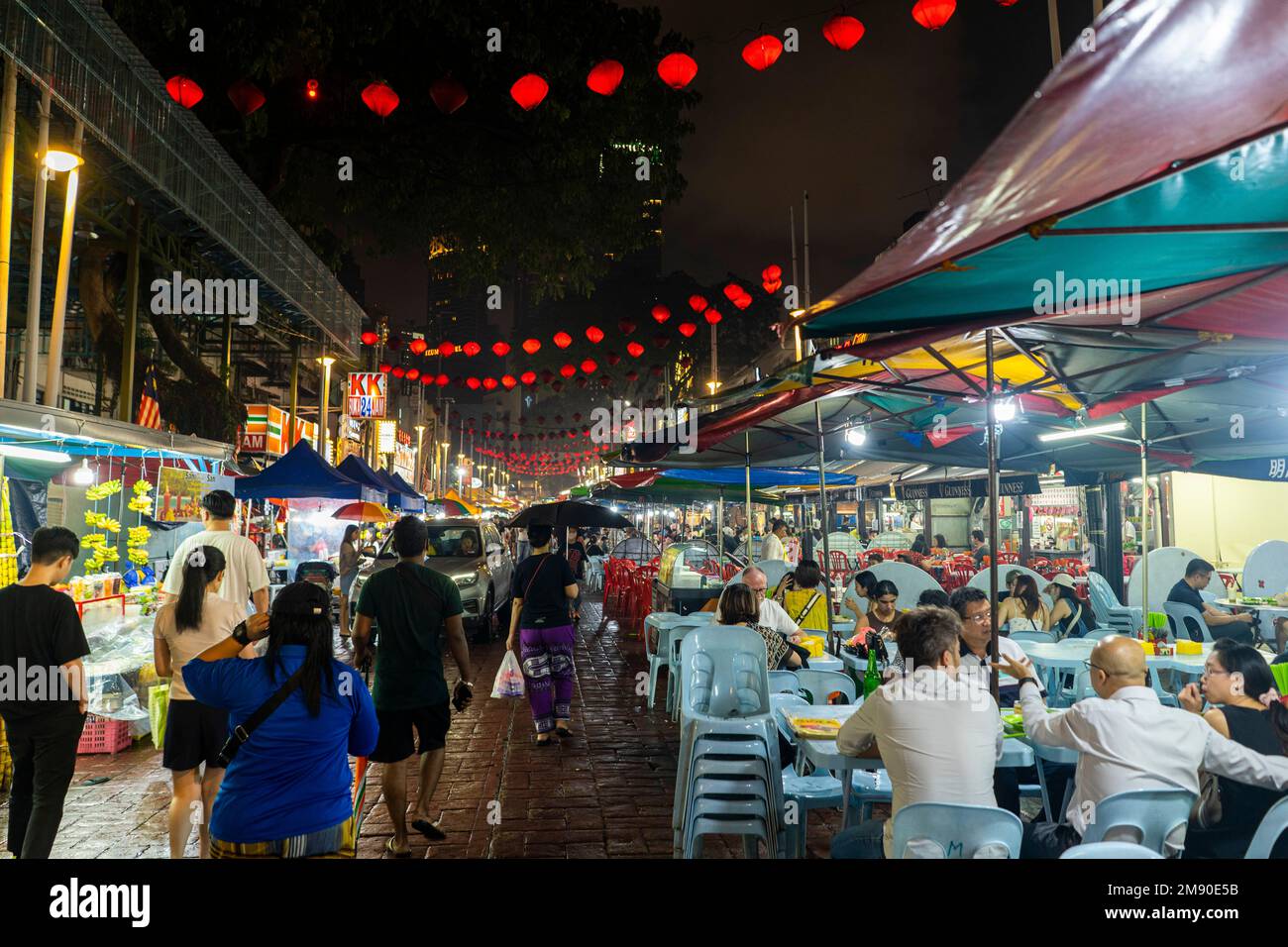 Kuala Lumpur, Malaisie - 12 décembre 2022 - marché nocturne de la rue Jalan Alor Banque D'Images