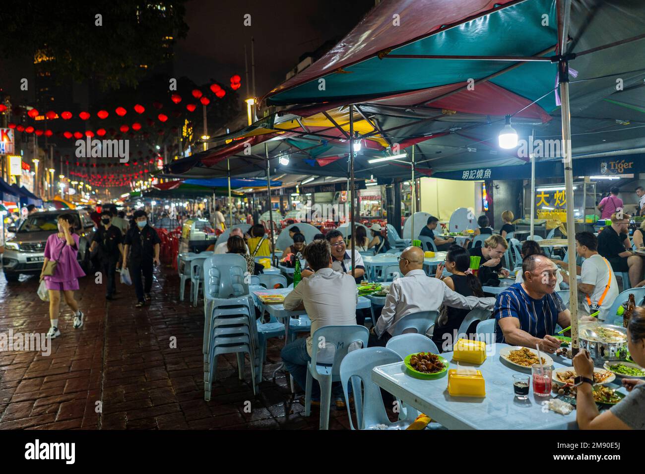 Kuala Lumpur, Malaisie - 12 décembre 2022 - marché nocturne de la rue Jalan Alor Banque D'Images