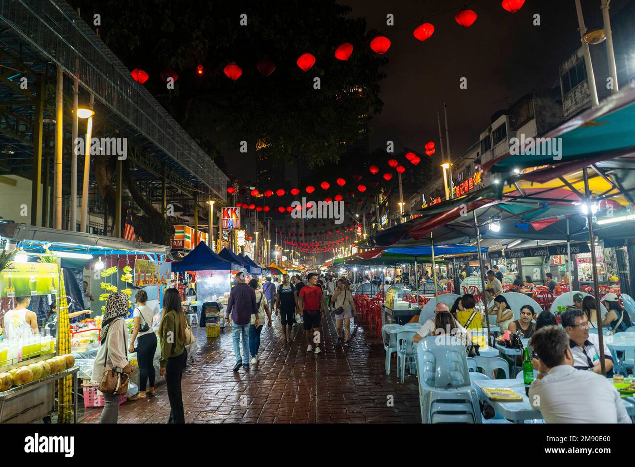 Kuala Lumpur, Malaisie - 12 décembre 2022 - marché nocturne de la rue Jalan Alor Banque D'Images