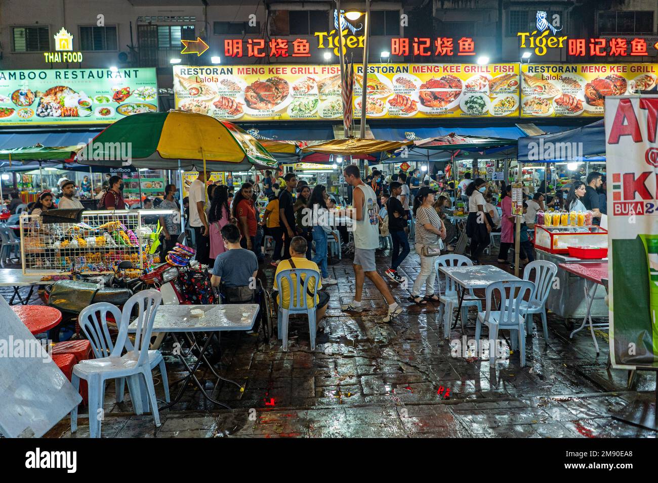 Kuala Lumpur, Malaisie - 12 décembre 2022 - marché nocturne de la rue Jalan Alor Banque D'Images