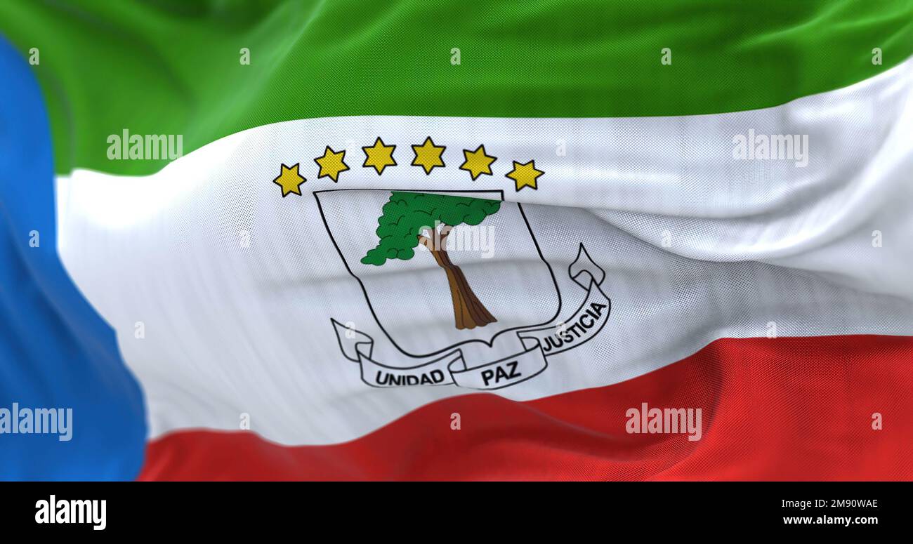 Drapeau national de la Guinée équatoriale agitant dans le vent. La République de Guinée équatoriale est un État d'Afrique centrale. Tissu ondulé. Fond texturé Banque D'Images