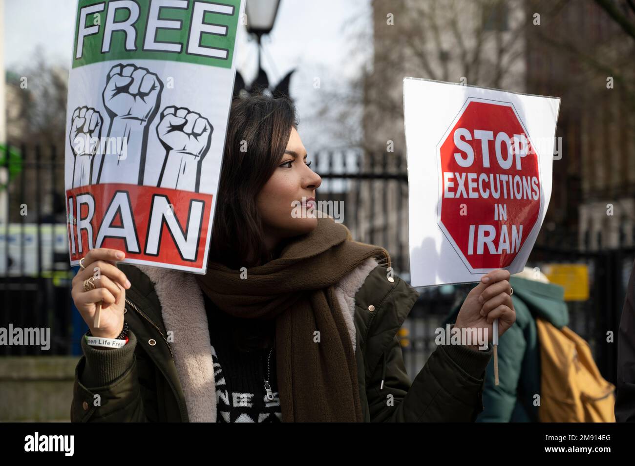 Sur 14 janvier 2023, un groupe d'Iraniens manifestent en face de Downing Street pour le changement en Iran et contre l'exécution. Banque D'Images