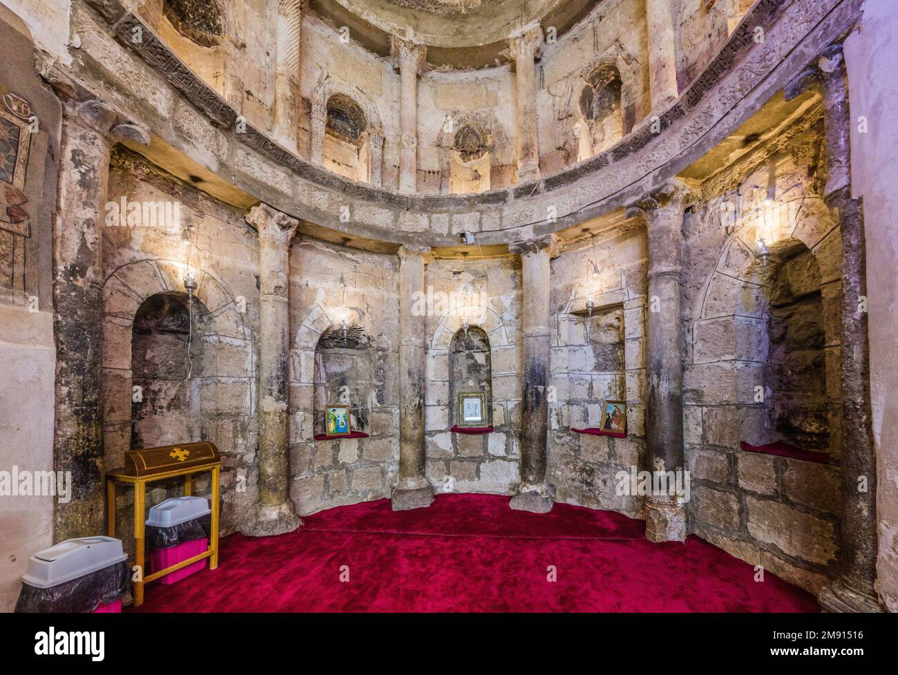 SOHAG, EGYPTE: 11 FÉVR. 2019: Intérieur du monastère blanc copte (Deir al Abyad) près de Sohag, Egypte Banque D'Images