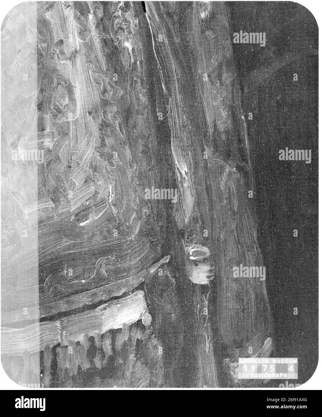 Femme à Manteau Robert Henri (américain, 1865-1929). Femme à Manteau, 1898. Huile sur toile, 58 1/16 x 38 11/16 in. (147,5 x 98,3 cm). Peint à Paris à une époque où Robert Henri était déterminé à faire sa marque professionnelle en tant que jeune artiste, ce travail, dans une palette sombre et fumée rappelant délibérément les anciens maîtres européens, présente son modèle préféré, Berthe Terrier. Bien qu'il ait volontairement allié son art avec la tradition vénérée, Henri a également ajouté une ambiance contemporaine en présentant Terrier avec une expression audacieuse et presque provocante. Les radiographies révèlent qu'Henri a repeint cette œuvre en profondeur comme h. Banque D'Images