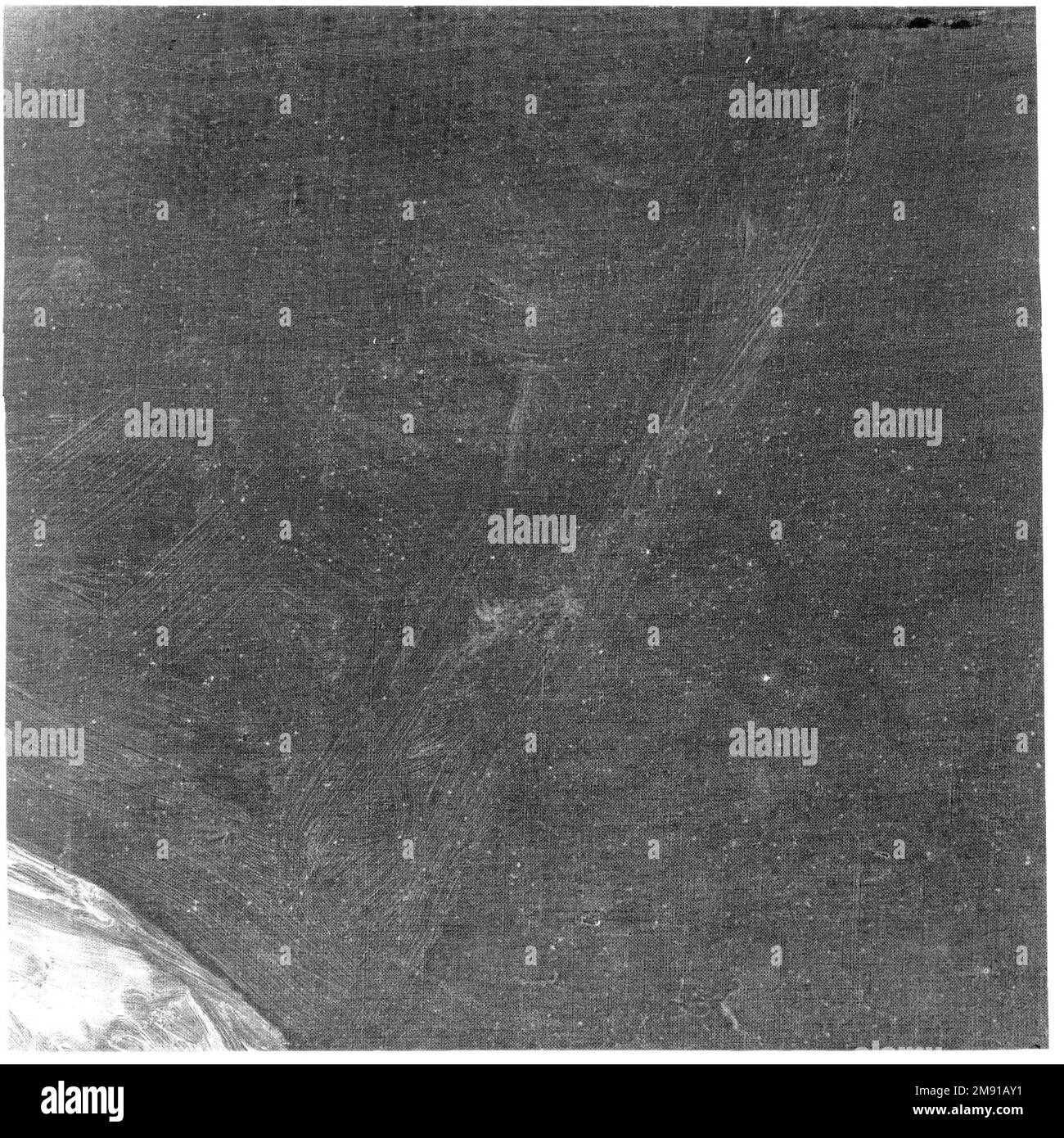 Femme à Manteau Robert Henri (américain, 1865-1929). Femme à Manteau, 1898. Huile sur toile, 58 1/16 x 38 11/16 in. (147,5 x 98,3 cm). Peint à Paris à une époque où Robert Henri était déterminé à faire sa marque professionnelle en tant que jeune artiste, ce travail, dans une palette sombre et fumée rappelant délibérément les anciens maîtres européens, présente son modèle préféré, Berthe Terrier. Bien qu'il ait volontairement allié son art avec la tradition vénérée, Henri a également ajouté une ambiance contemporaine en présentant Terrier avec une expression audacieuse et presque provocante. Les radiographies révèlent qu'Henri a repeint cette œuvre en profondeur comme h. Banque D'Images