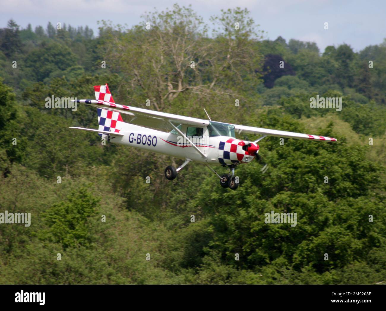 Un Cessna A152 Aerobat débarque à l'aérodrome de Redhill Banque D'Images