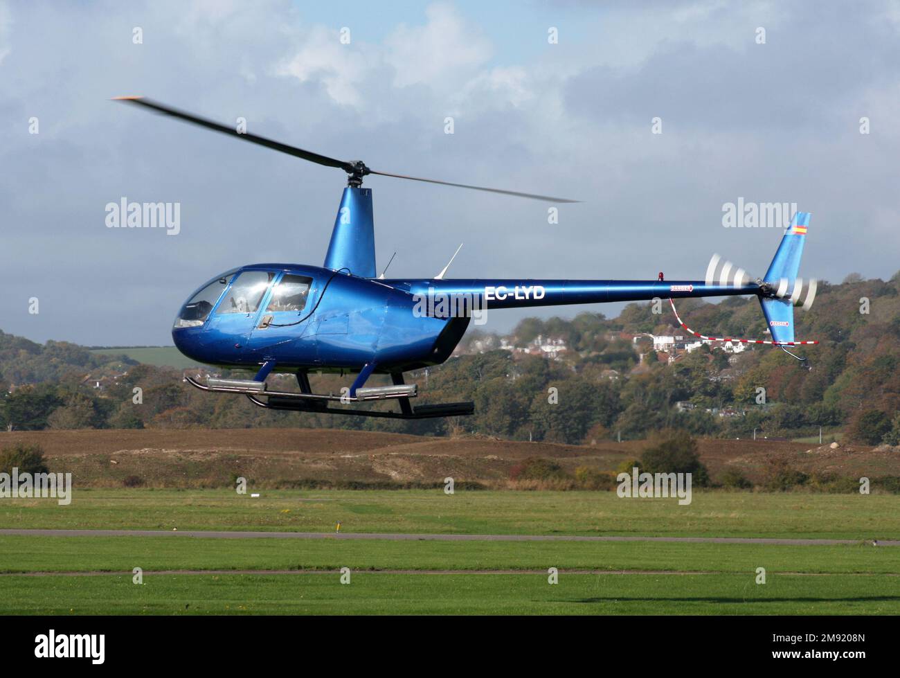 Un hélicoptère Robinson R44 Raven II quitte l'aéroport de Brighton City Banque D'Images