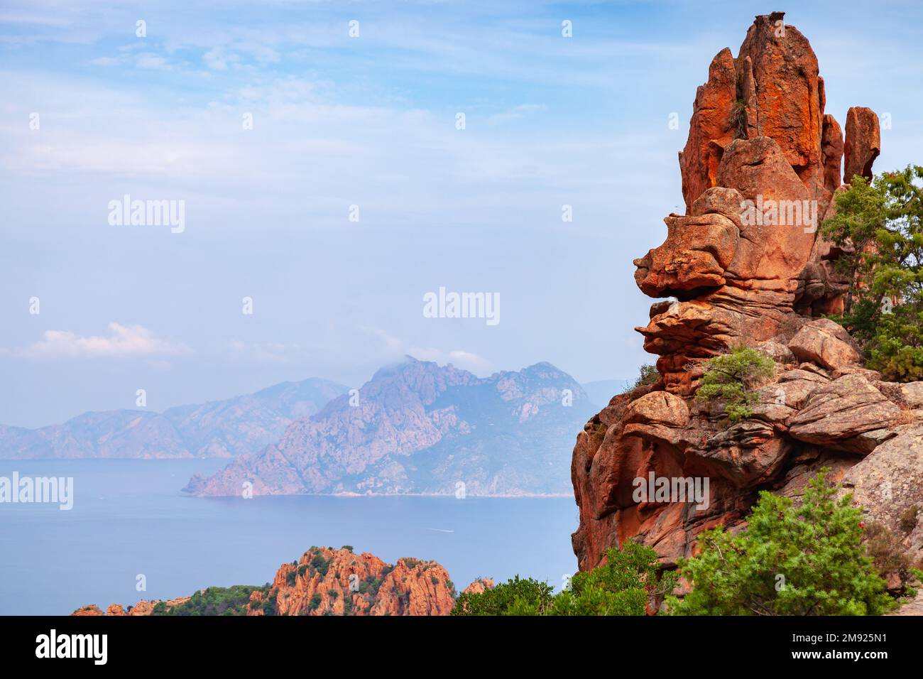 Calanques de Piana. Corse, France. Paysage de montagne avec rochers rouges Banque D'Images