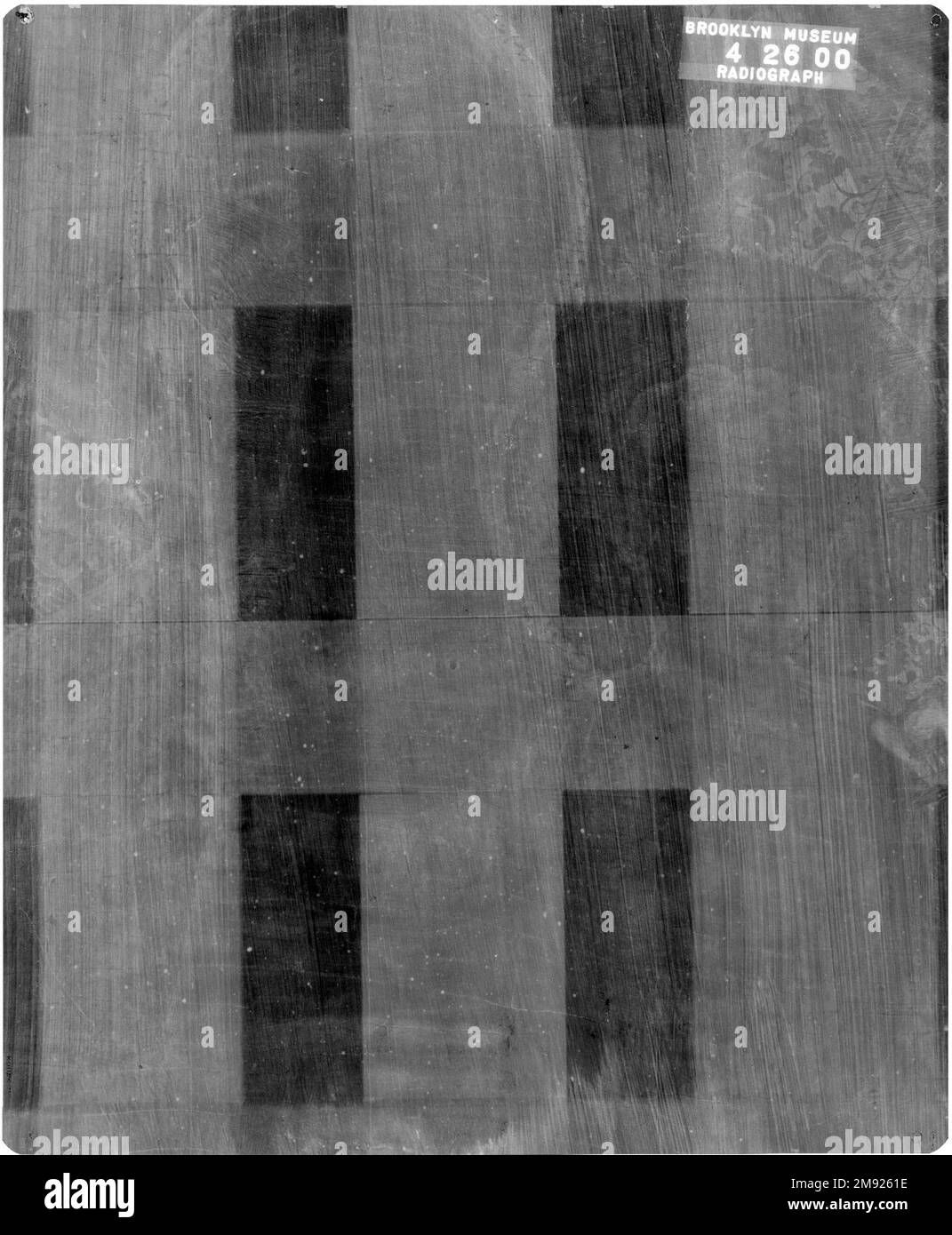 Madonna et l'enfant ont affronté les saints Zenobius, Jean le Baptiste, Reparata et Jean l'évangéliste Nardo di Cione (italien, florentin, actif 1343-1356/1366). Madonna et l'enfant ont affronté les saints Zenobius, Jean le Baptiste, Reparata et Jean l'évangéliste, au milieu du siècle 14th. Tempera et or à outils sur panneau, 77 1/2 x 39 1/2 po. (196,9 x 100,3 cm). En 1348, la peste bubonique a tué plus de la moitié de la population de Florence, causant de profondes dévastations sociales, économiques et psychiques. Au lendemain de la peste, Nardo di Cione a peint ce grand retable, probablement pour le Duomo, le plus im Banque D'Images