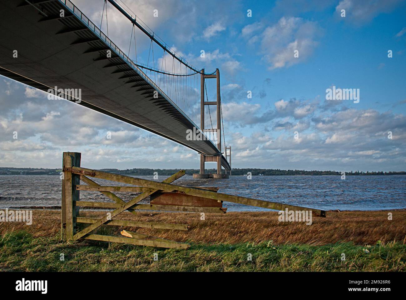 Par la porte jusqu'au pont Humber Banque D'Images