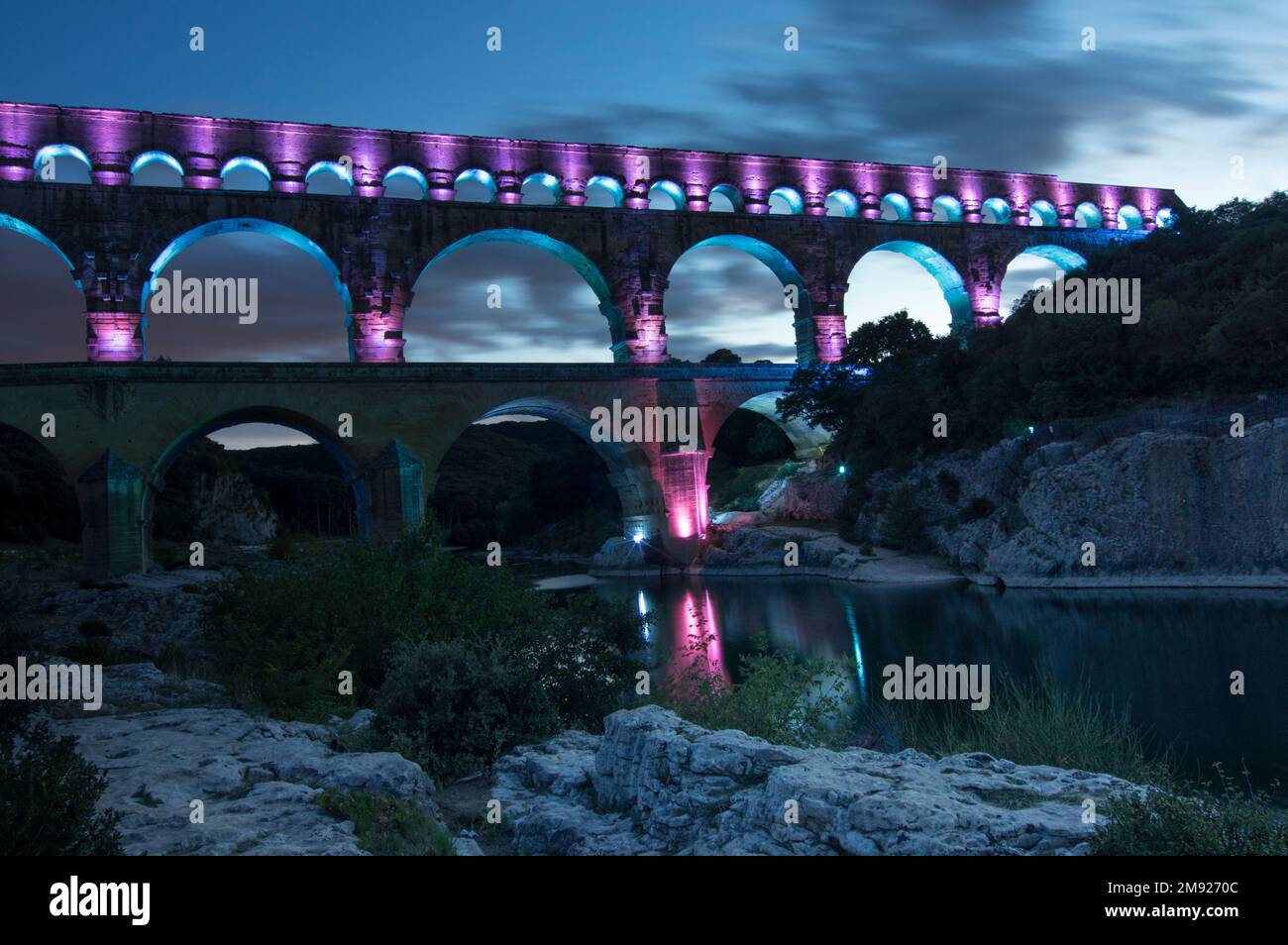 Pont du gard france personnes Banque de photographies et d’images à