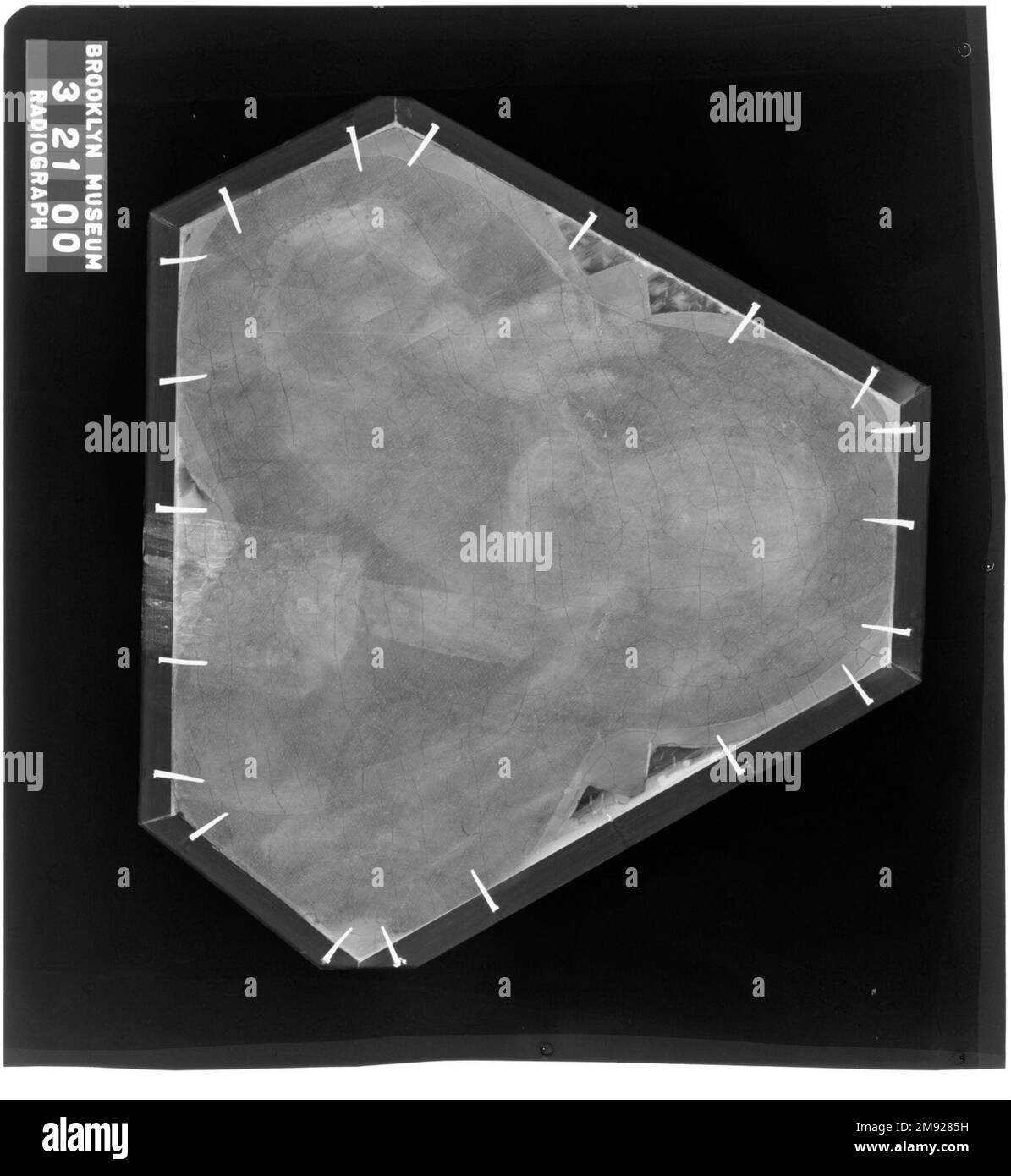 Christ Bénédiction Nardo di Cione (italien, florentin, actif 1343-1356/1366). Christ Bénédiction, milieu du 14th siècle. Tempera et or à outils sur panneau, 8 x 9 po. (20,3 x 22,9 cm). Auparavant connu seulement par une gravure du XIXe siècle, ce panneau a été découvert lors d'une vente aux enchères à Dorset, en Angleterre, en mars 2000. Les érudits ont ensuite identifié le panel comme le pinacle manquant de Nardo di Cione Madonna et Child avec Saints Zenobius, Jean le Baptiste, Reparata et Jean l'évangéliste, à proximité. Comme le sommet du plus grand panneau, Christ Bénédiction aurait été localisé Banque D'Images