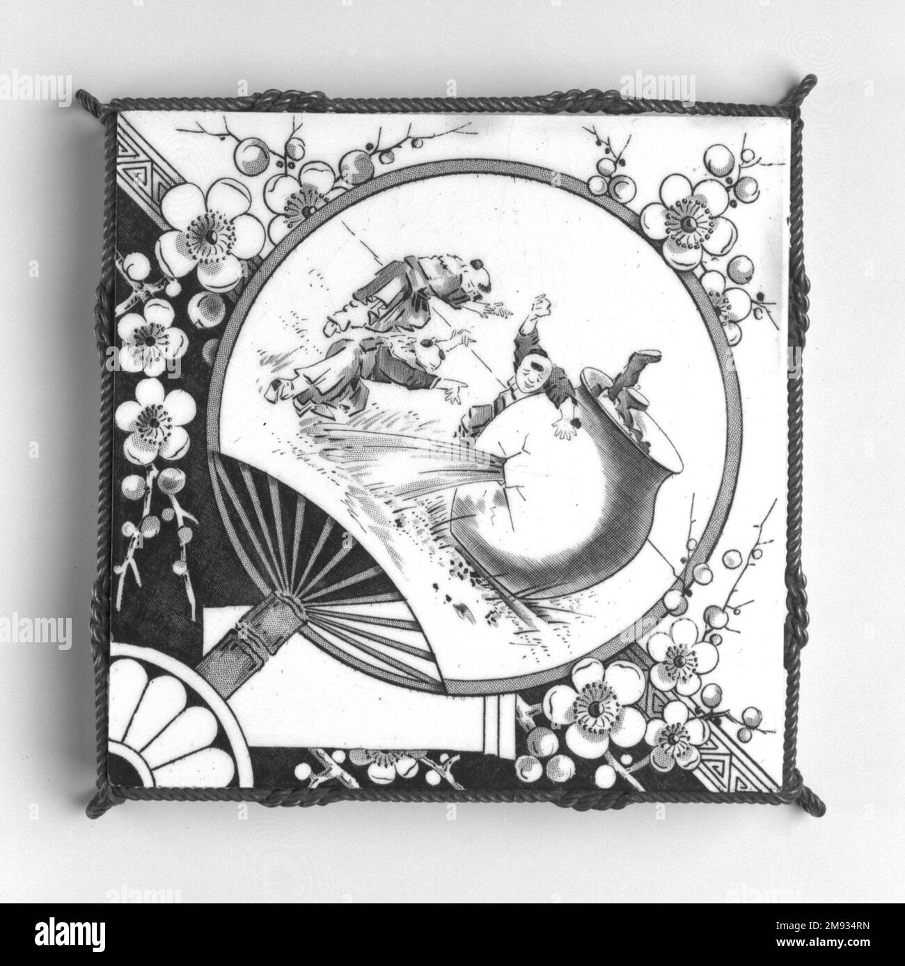 Carrelage en métal Trivet Mount International Tile Company. Carrelage en métal, montage sur trépied, env. 1882-1888. Faïence émaillée, métal, 1 1/4 x 6 5/8 x 6 3/4 po. (3,2 x 16,8 x 17,1 cm). Arts décoratifs ca. 1882-1888 Banque D'Images