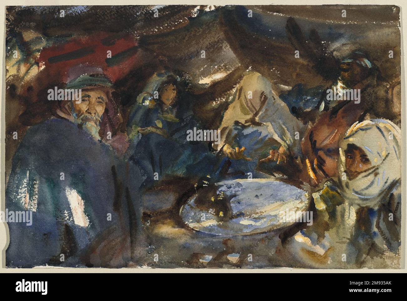 Les Tziganes arabes dans une tente John Singer Sargent (américain, né en Italie, 1856-1925). Les Tsiganes arabes dans une tente, 1905-1906. Aquarelle opaque et translucide avec sous-dessin graphite, 12 x 18 po. (30,5 x 45,7 cm). Tout au long de ses sujets bédouins, Sargent s'appuyait principalement sur la puissance expressive des personnages rôdés (femmes en crabes bleus et hommes en blanc) animés par une lumière vive et éclatante. Il a toujours utilisé les tentes noires comme un large cadre de composition, à la fois pour exercer un contrôle sur la lumière du désert flamboyante et pour créer les espaces picturales peu profonds qu'il préférait. Ici Sargent a également employé une plus grande expl Banque D'Images