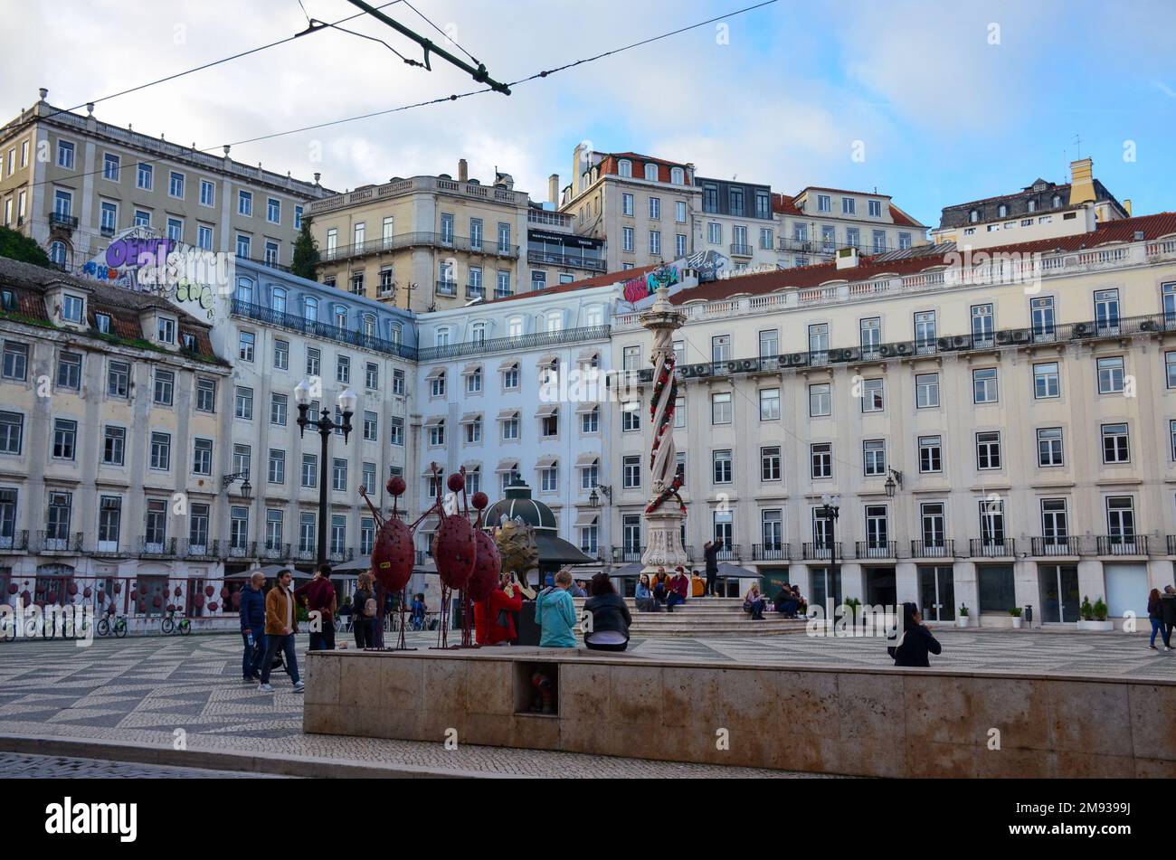 Sculptures d'œuvres d'art en face de Praça do Municipio, place municipale de Lisbonne, Portugal. Hôtel de ville de Lisbonne. Novembre 2022. Banque D'Images