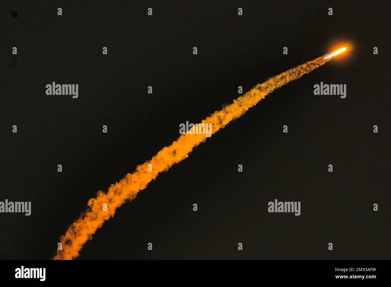 Cape Canaveral, Floride, États-Unis. 15th janvier 2023. SpaceX a lancé un Falcon Heavy secret Air Force Launh à partir du LC-39A Kennedy Space Center huit minutes après le lancement les deux boosters principaux ont atterri à la station de la Force spatiale de Cape Canaveral à LZ1 et LZ2 Credit: Julian Leek/Alay Live News Banque D'Images