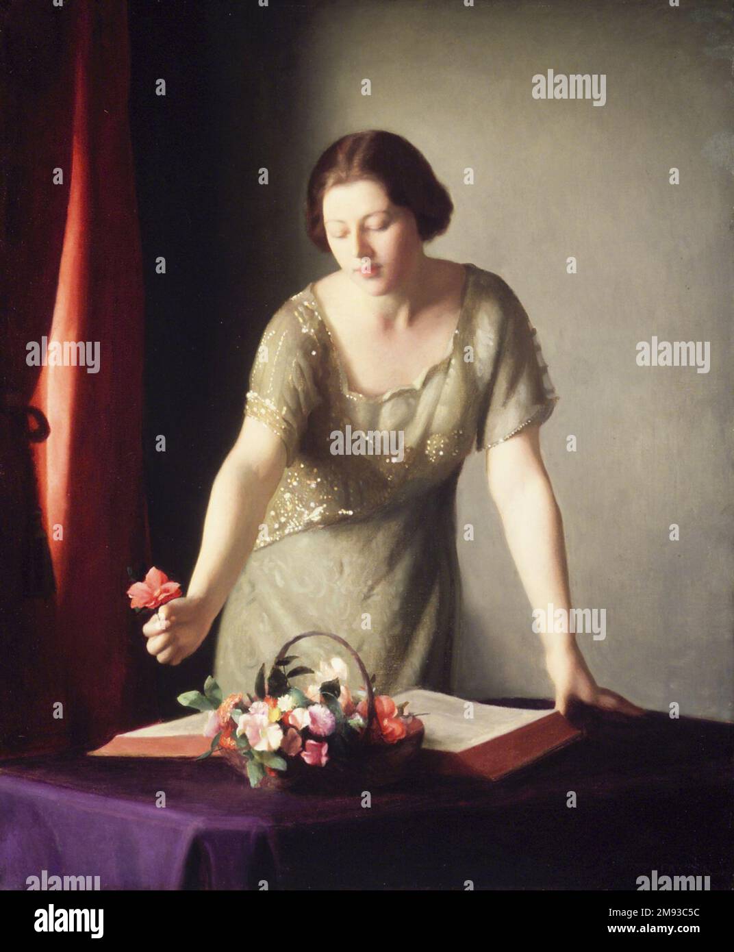 Fille organisant des fleurs William McGregor Paxton (américain, 1869-1941). , 1921. Huile sur toile, 30 3/16 x 25 1/16 in. (76,6 x 63,6 cm). Art américain 1921 Banque D'Images