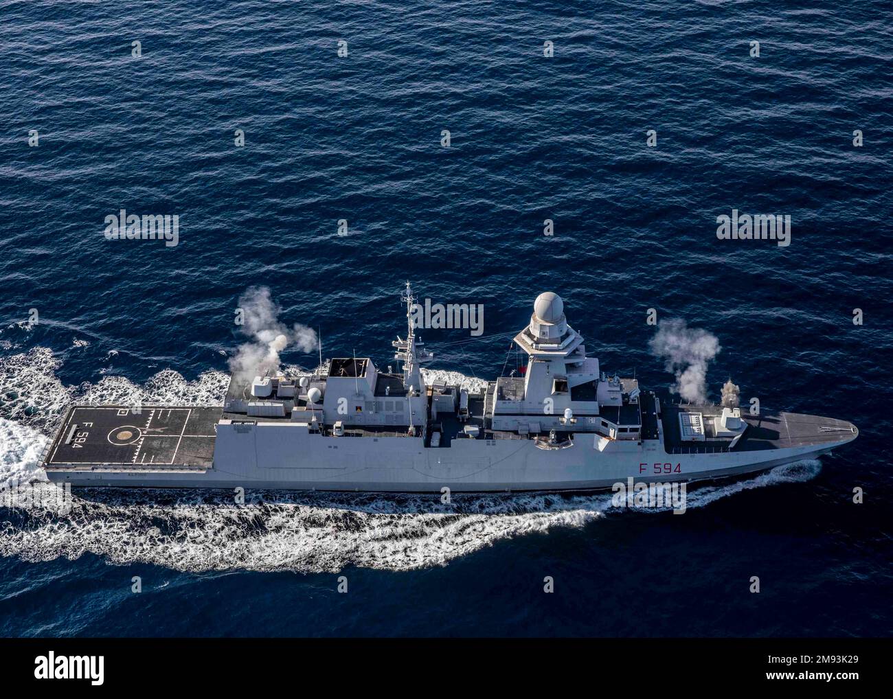 Italian frigate Banque de photographies et d’images à haute résolution ...